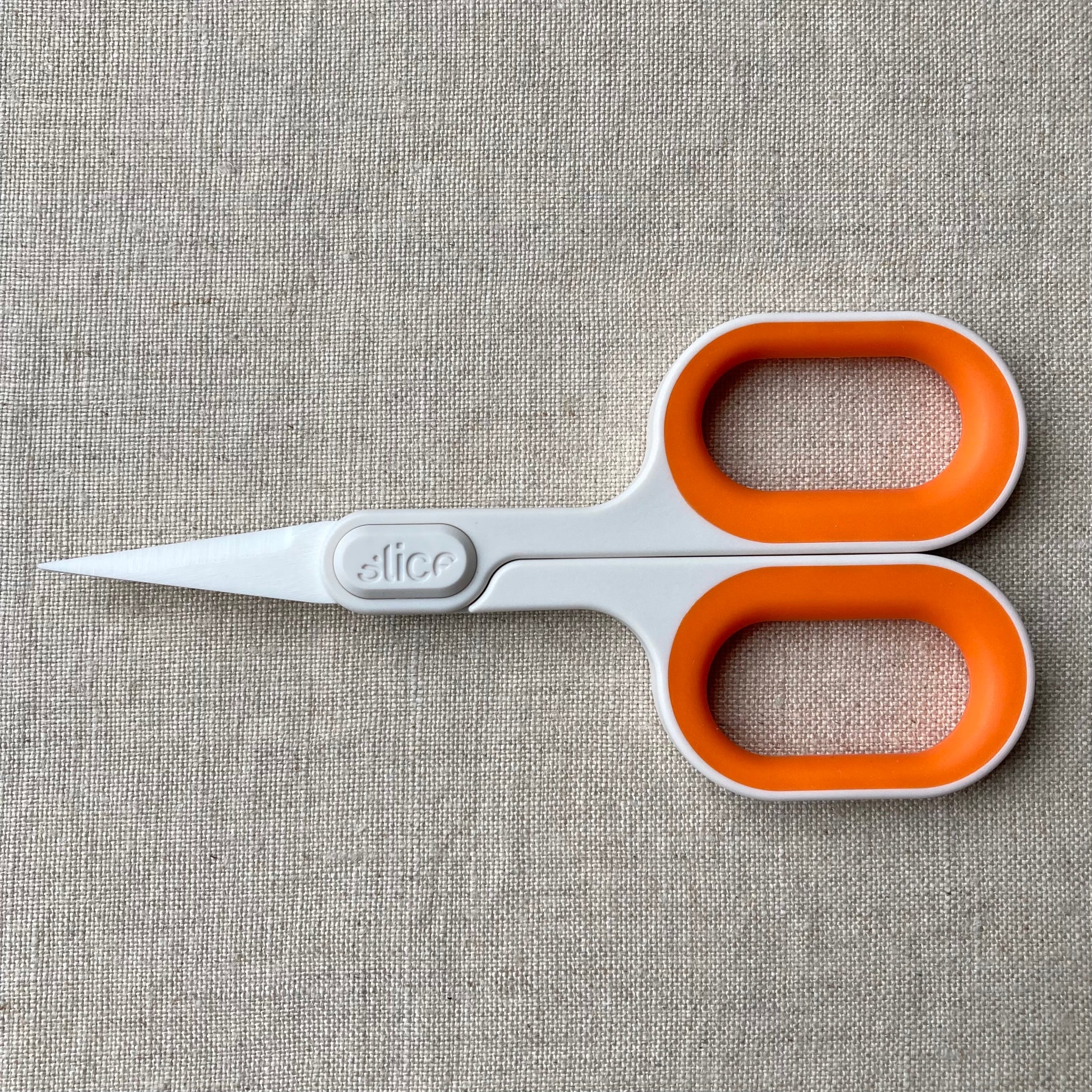 Small Ceramic Scissors pointed – Keepsake Quilting